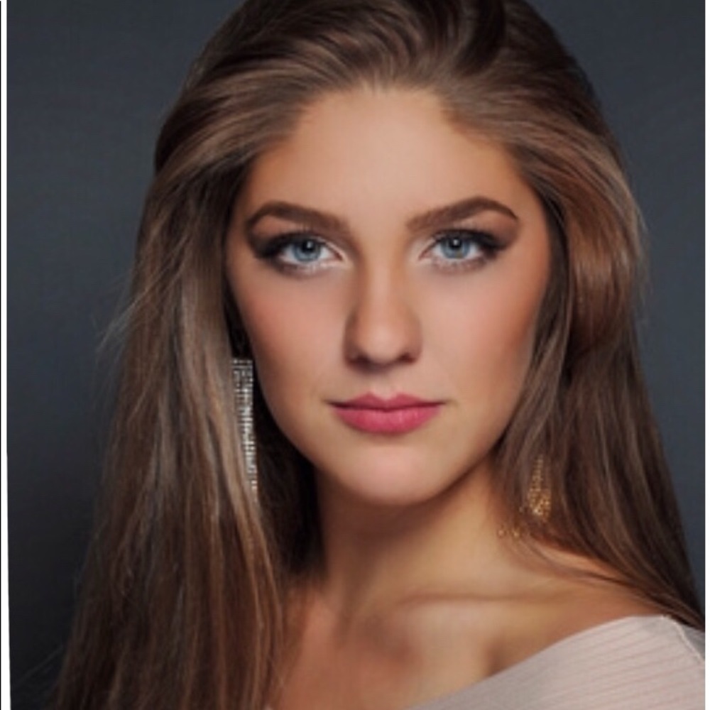 Meet your Posher, Brooke